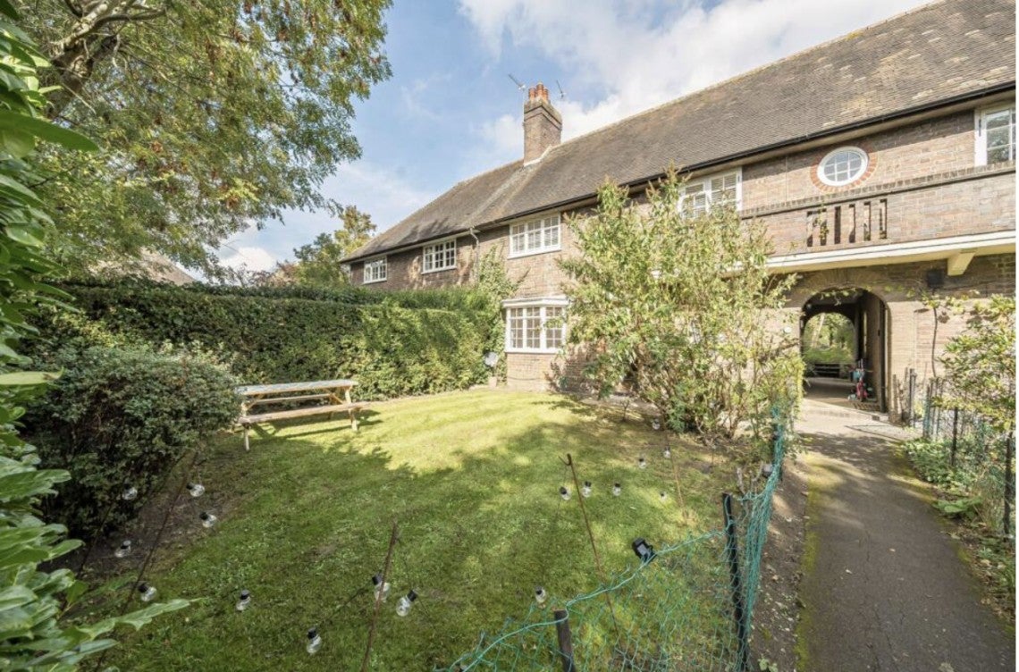 House Neale Close in Greater London