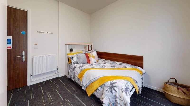 Room Sandwich Street in Greater London