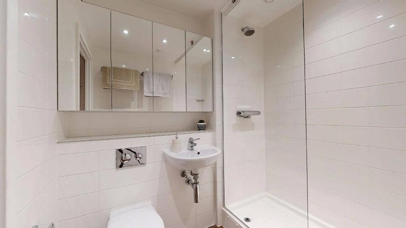 Room Sandwich Street in Greater London