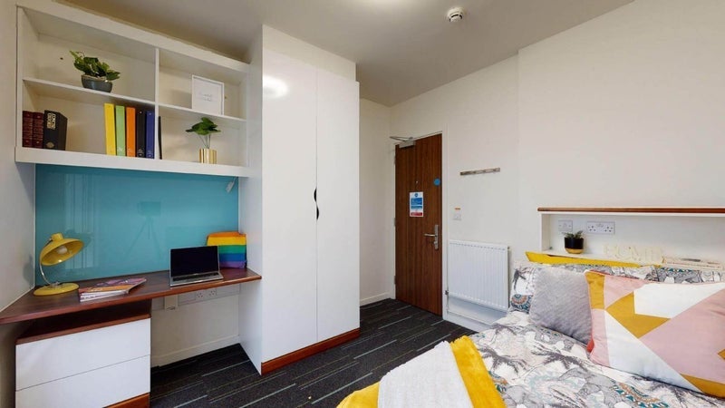 Room Sandwich Street in Greater London