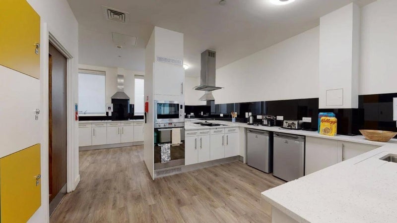 Room Sandwich Street in Greater London