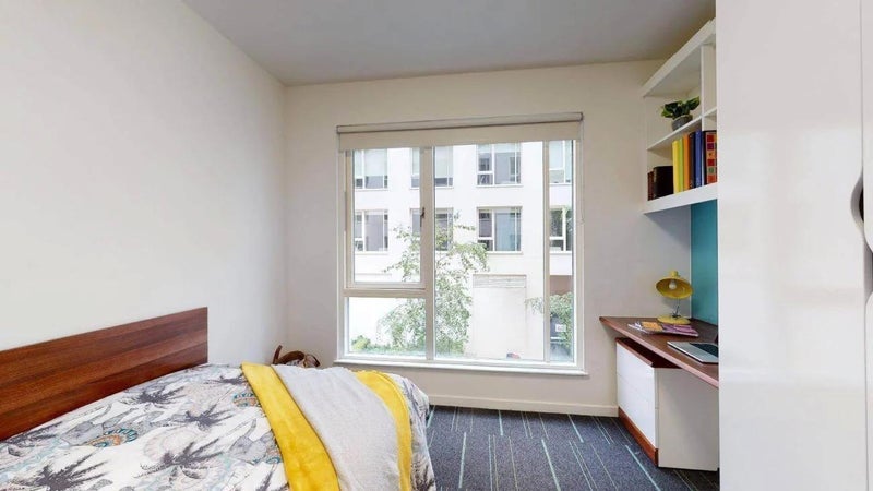 Room Sandwich Street in Greater London