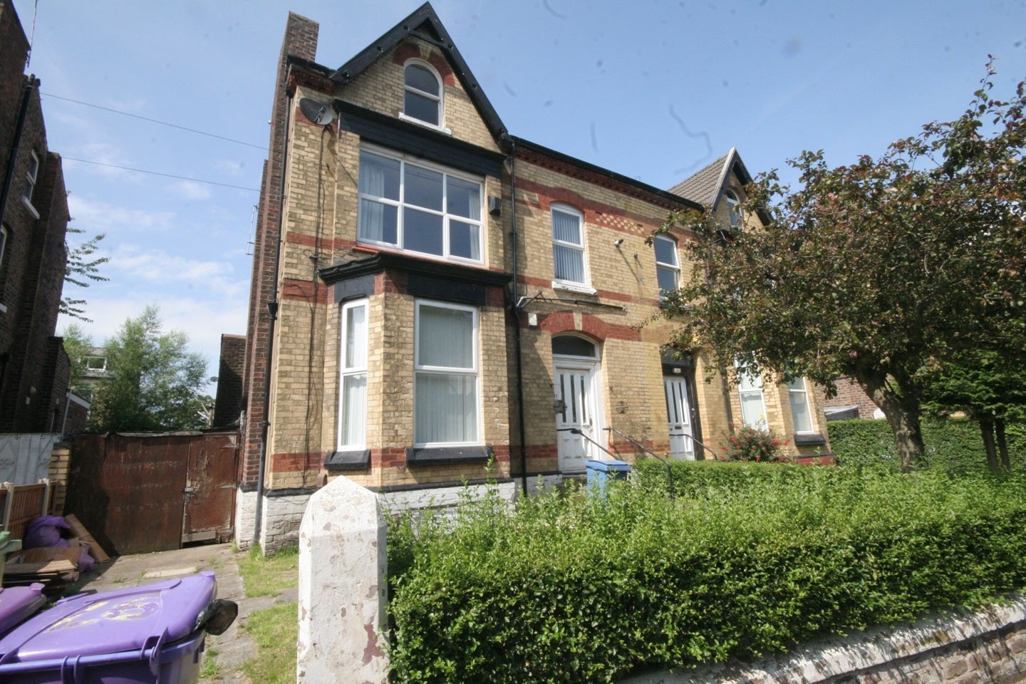 Flat Newsham Drive in Liverpool
