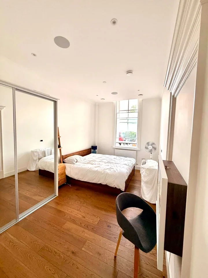 Flat Winchester Street in Greater London