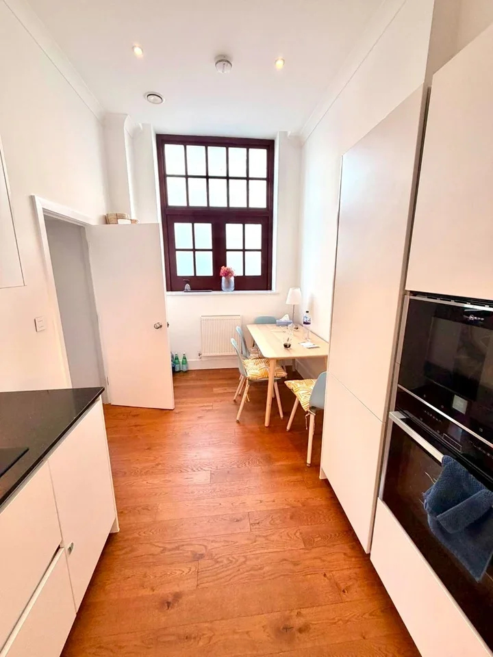 Flat Winchester Street in Greater London