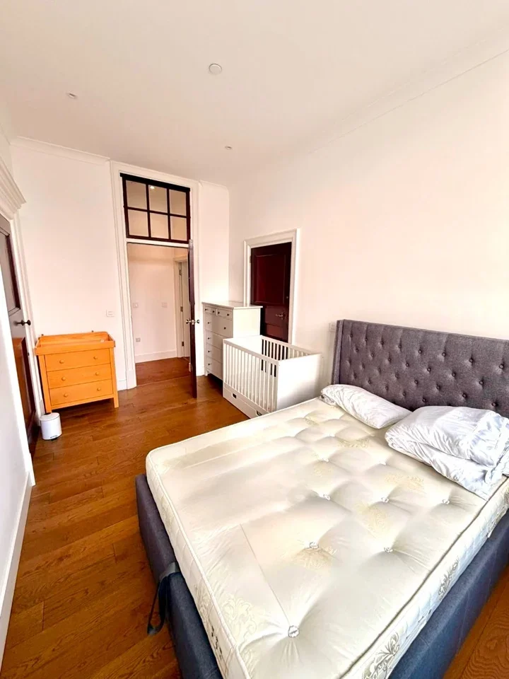 Flat Winchester Street in Greater London