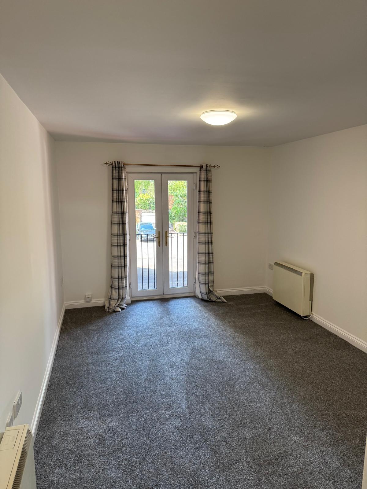 Flat Hawthorn Road in Chippenham