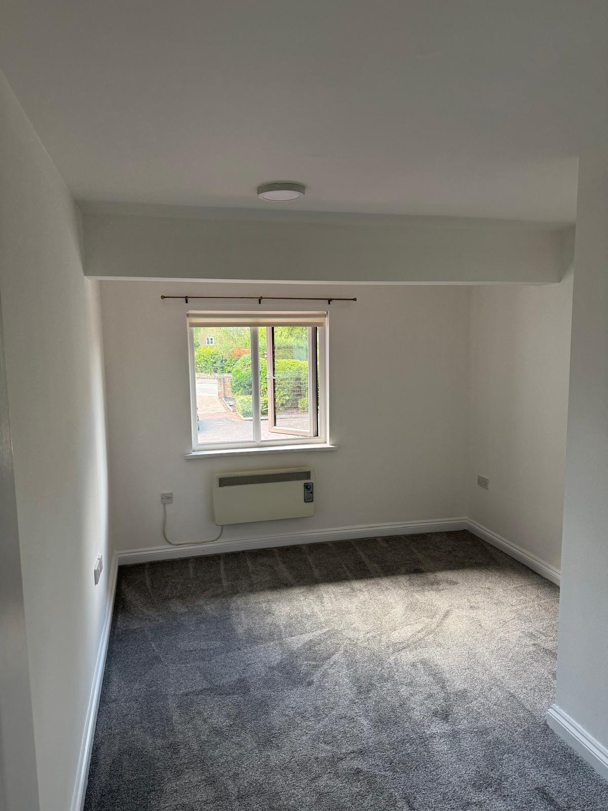Flat Hawthorn Road in Chippenham
