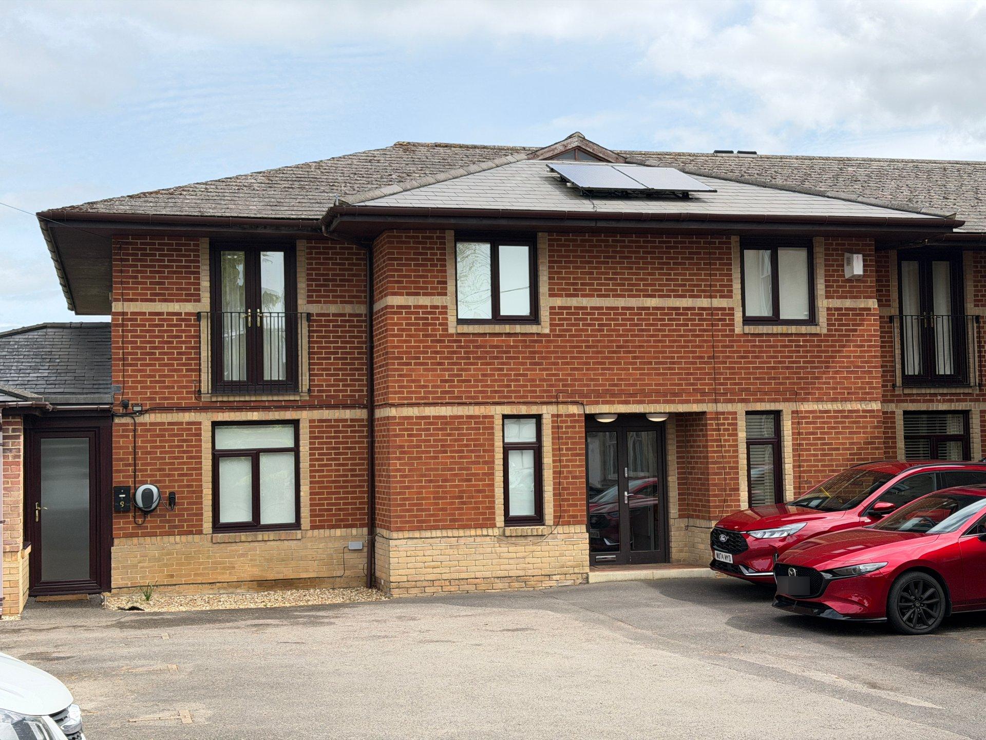 Flat Hawthorn Road in Chippenham