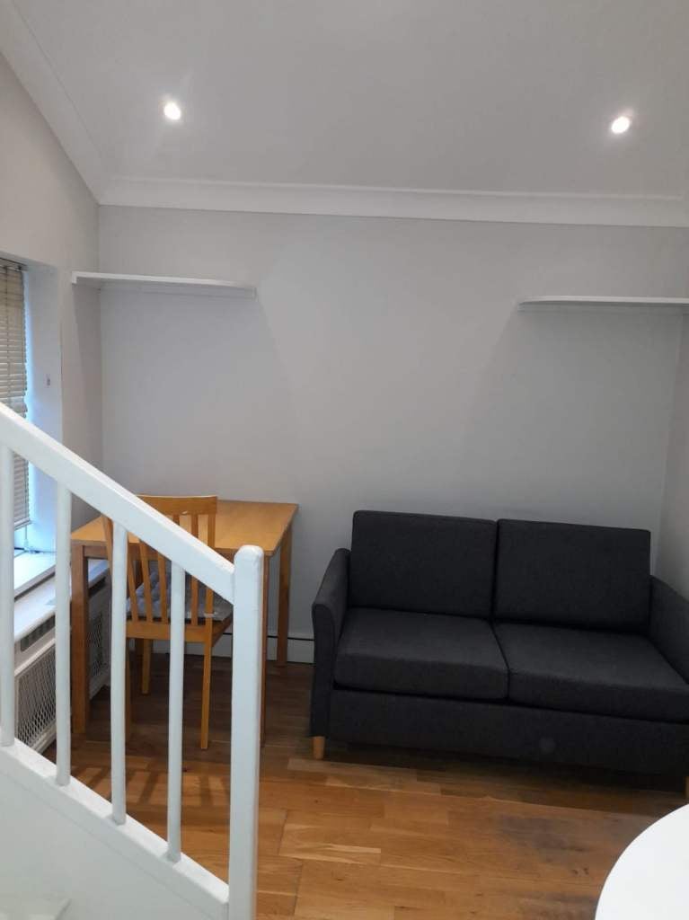 Flat Halston Close in Greater London