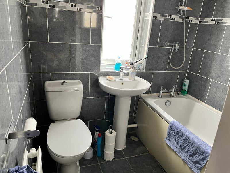 Room Moffat Road in Greater London