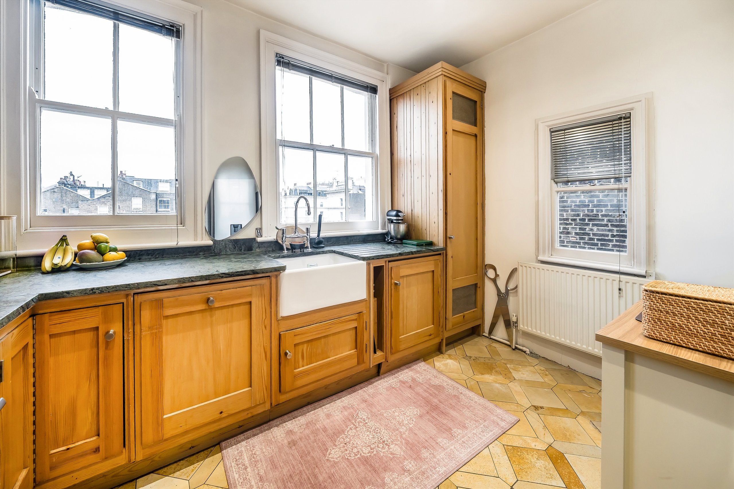 Flat Elvaston Mews in Greater London