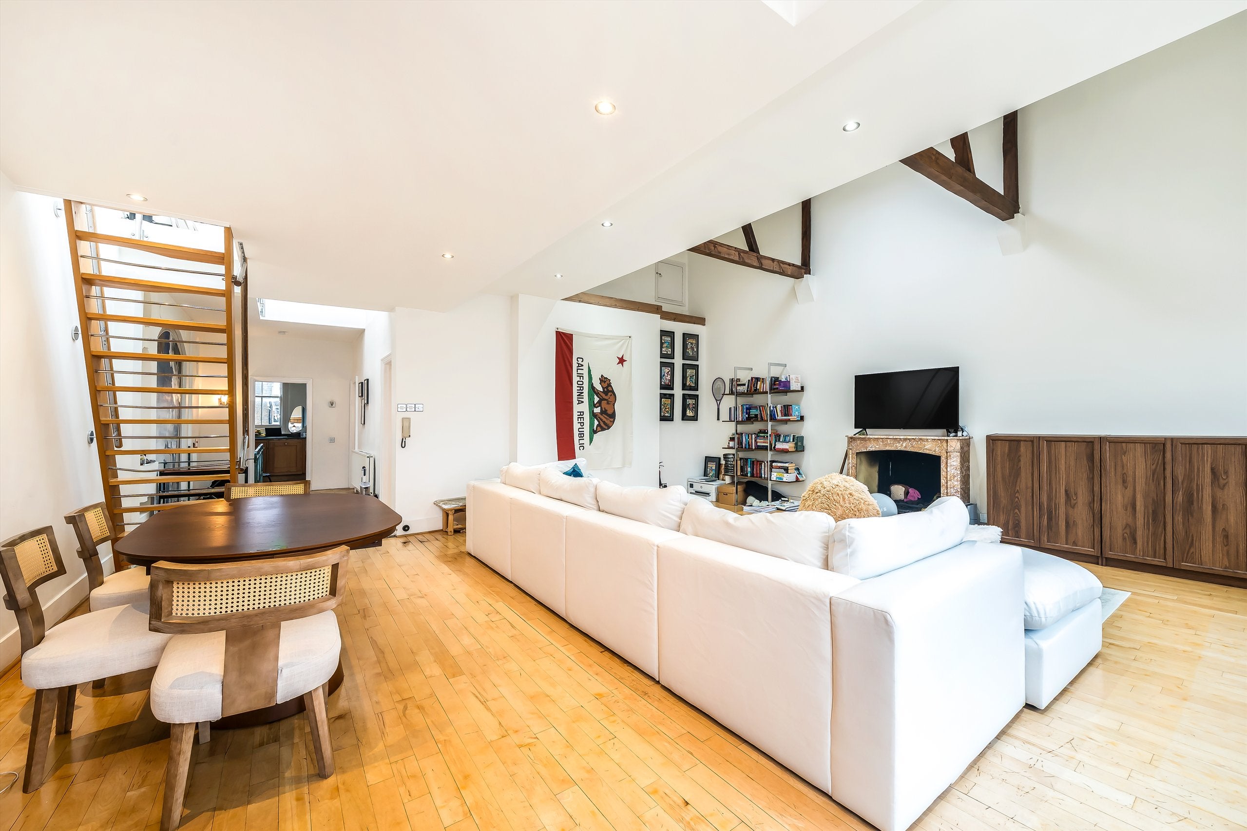 Flat Elvaston Mews in Greater London
