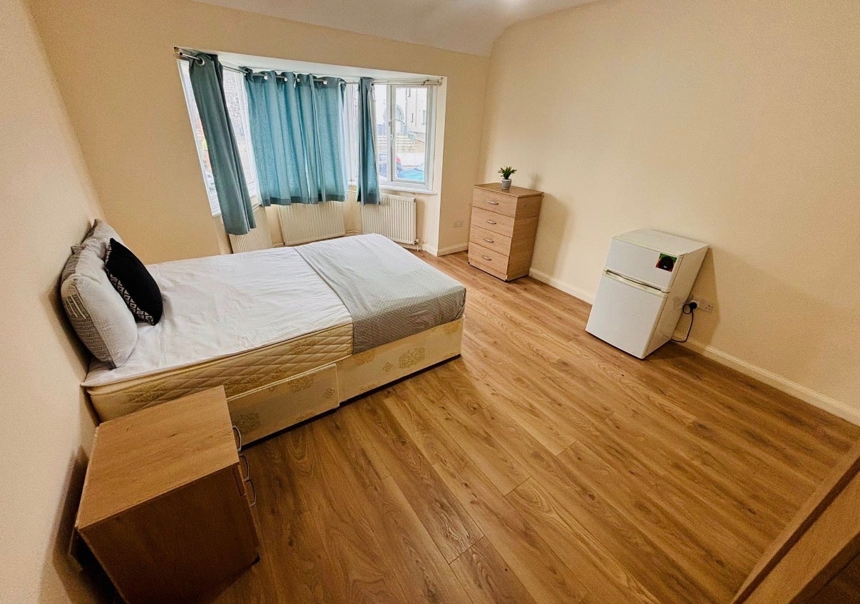 Room Paddock Road in Greater London