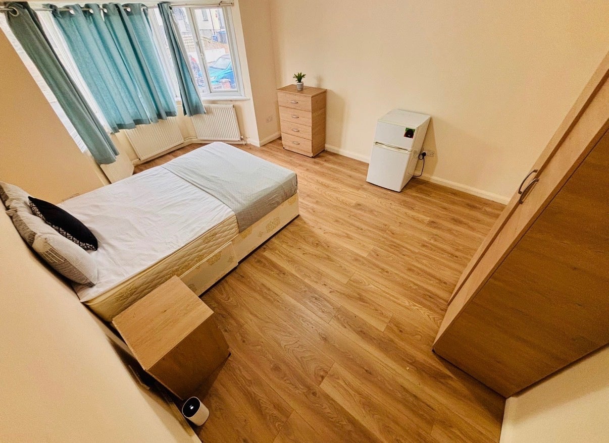 Room Paddock Road in Greater London