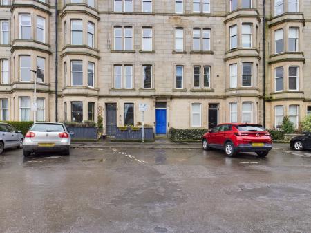 Flat Comely Bank Street in City of Edinburgh