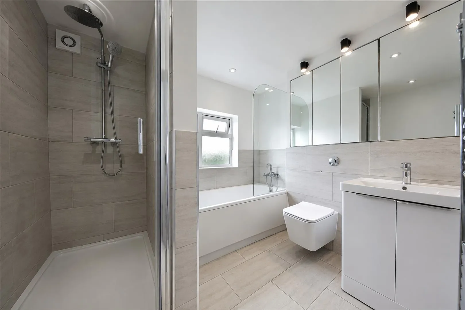 House Chestnut Grove in Greater London