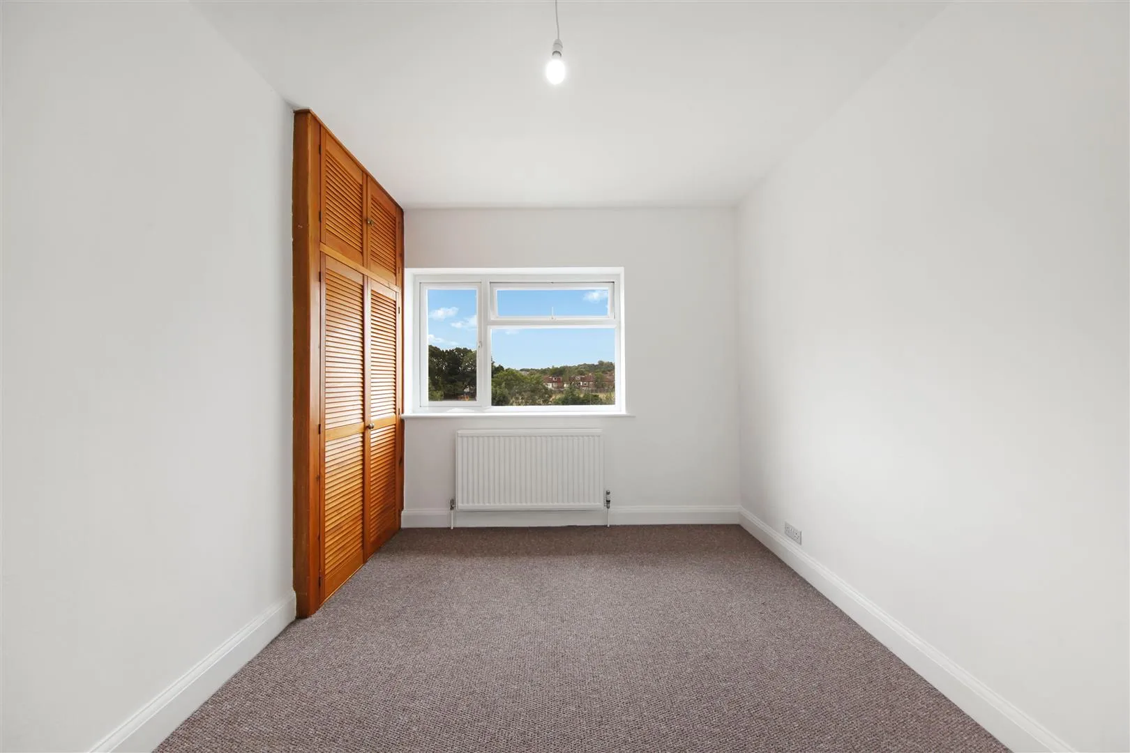 House Chestnut Grove in Greater London