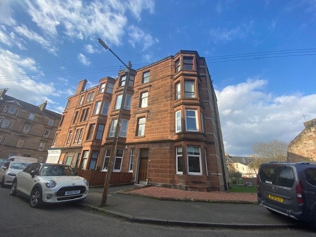 Flat Kirkwell Road in Glasgow