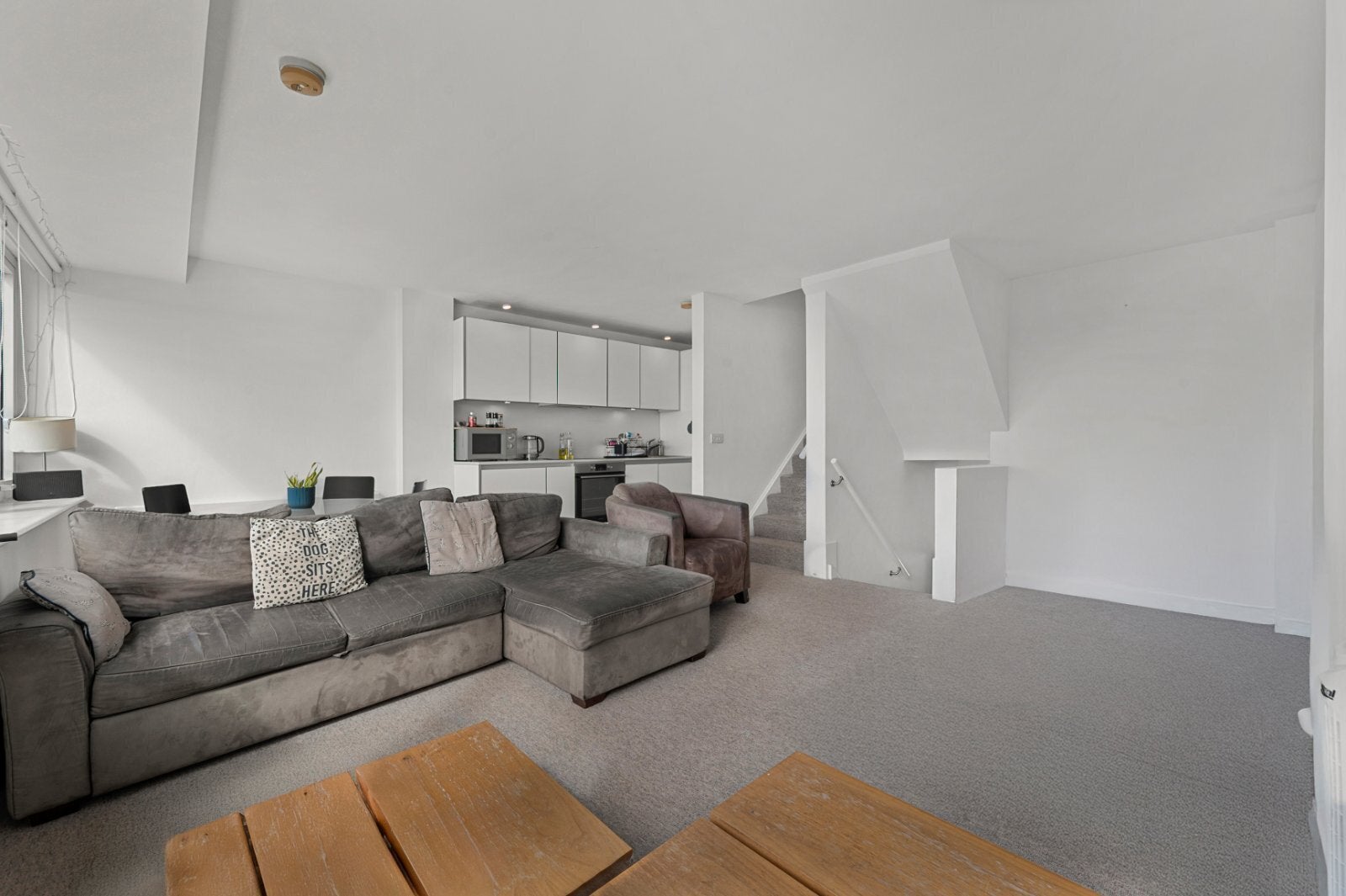 Flat Longshore in Greater London