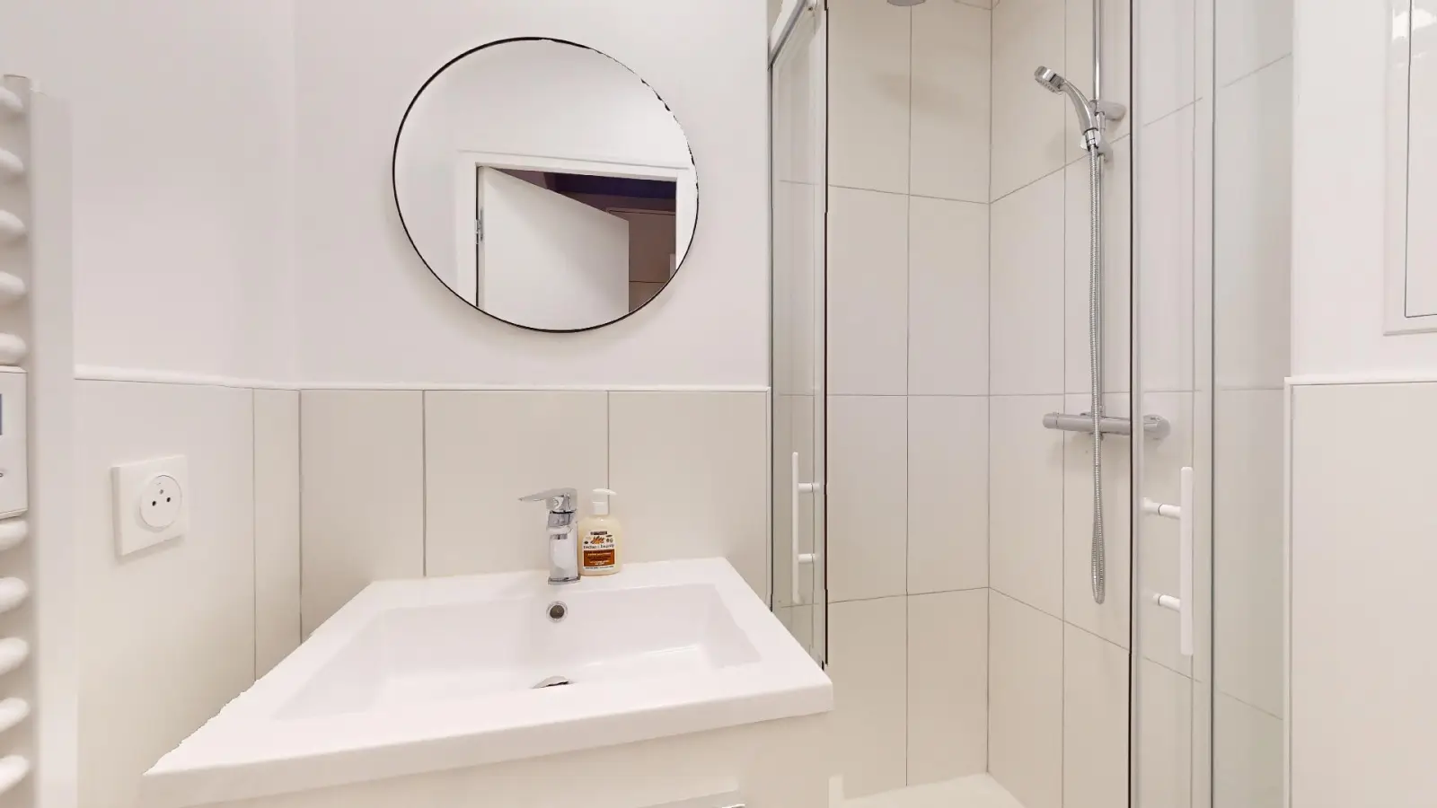 Room Rue des Carnets in Clamart