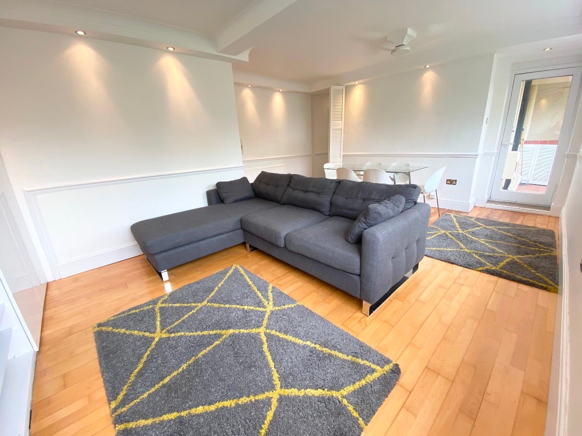 Flat Ordsall Lane in Salford