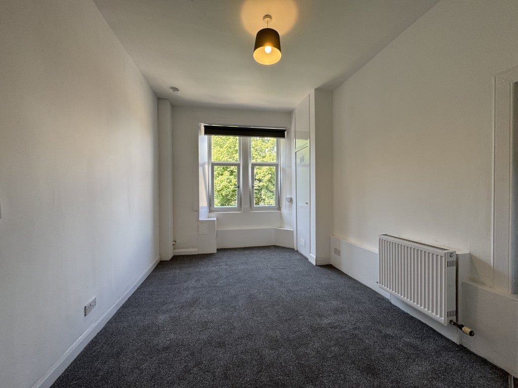 Flat Ferguson Street in Renfrew
