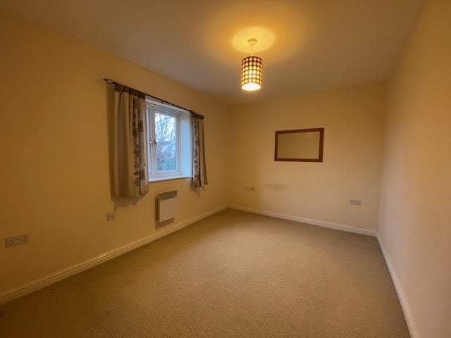 Flat Pipkin Close in Cardiff