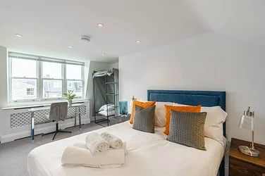 Flat Hestercombe Avenue in Greater London