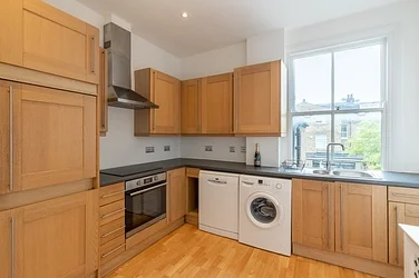 Flat Hestercombe Avenue in Greater London