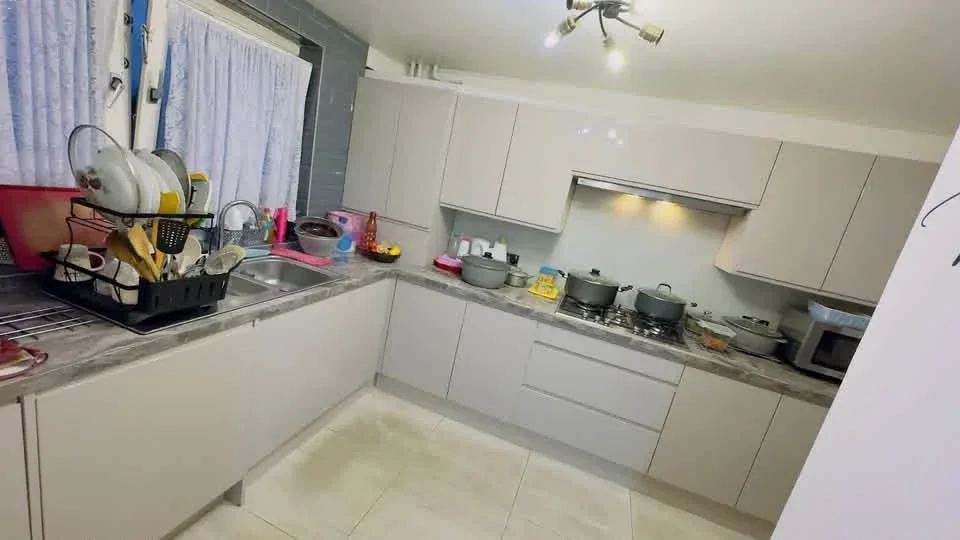 Room Burford Road in Greater London