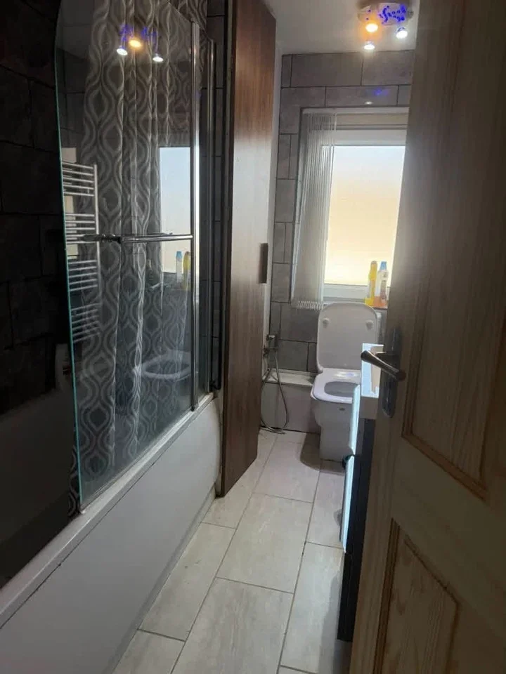 Room Burford Road in Greater London
