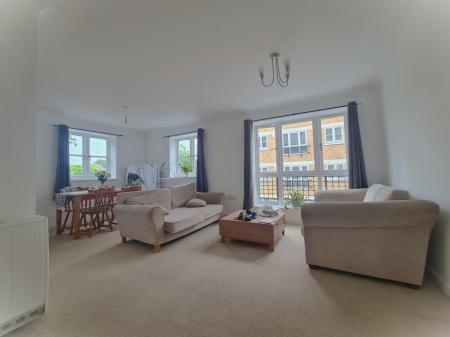 Flat Albany Gardens in Colchester
