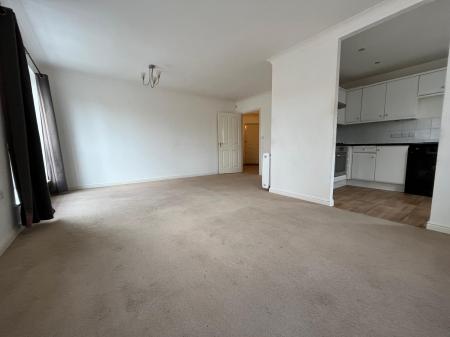 Flat Albany Gardens in Colchester
