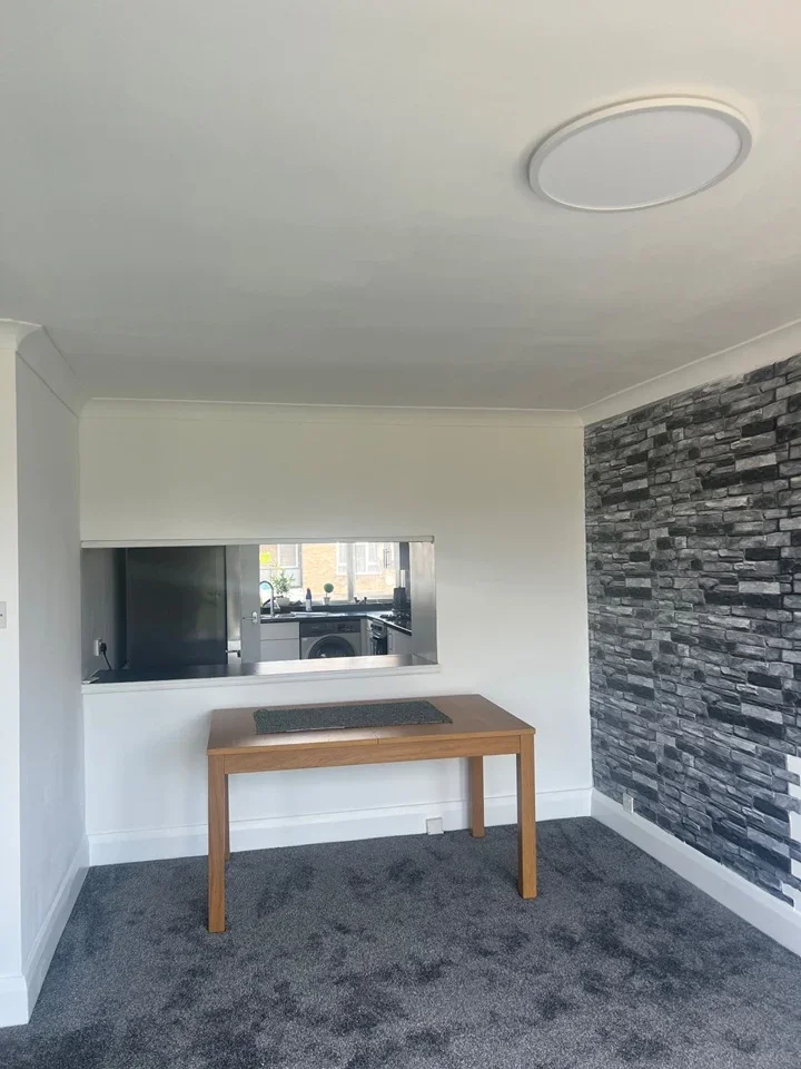 Flat Dunedin Way in Greater London