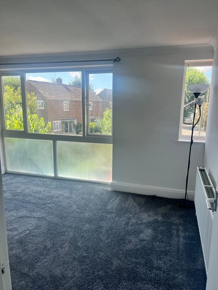 Flat Dunedin Way in Greater London