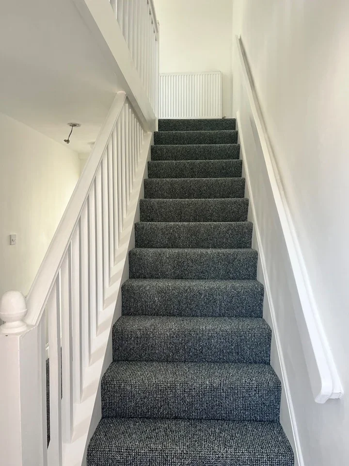 Flat Dunedin Way in Greater London