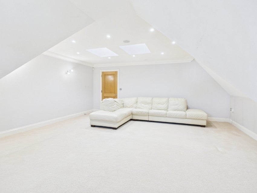 Flat Packhorse Road in Gerrards Cross