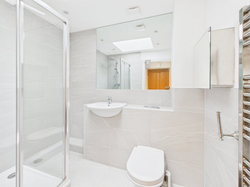 Flat Packhorse Road in Gerrards Cross