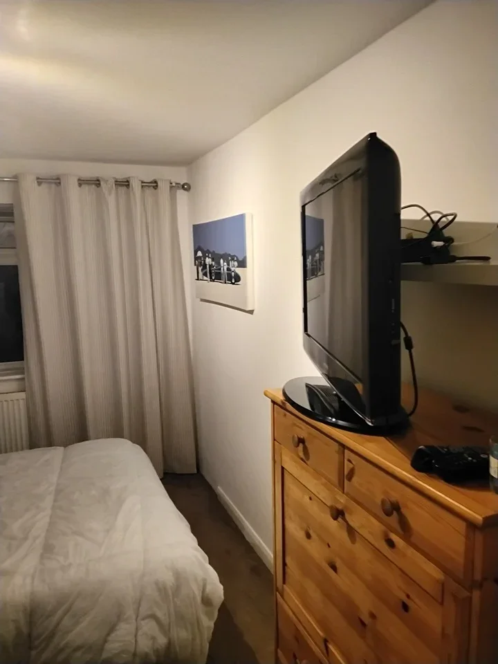 Room McKerchar Close in Adur