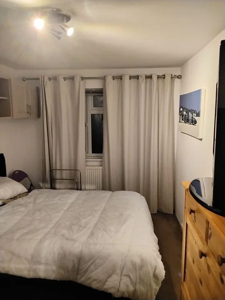 Room McKerchar Close in Adur