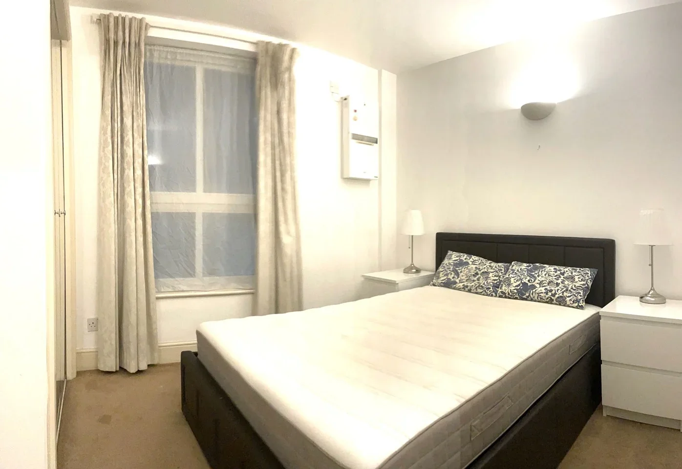 Flat Commercial Road in Greater London