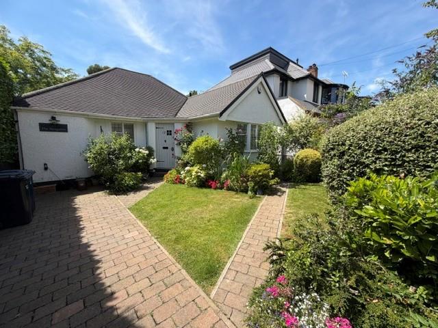 House Lawrence Avenue in Greater London