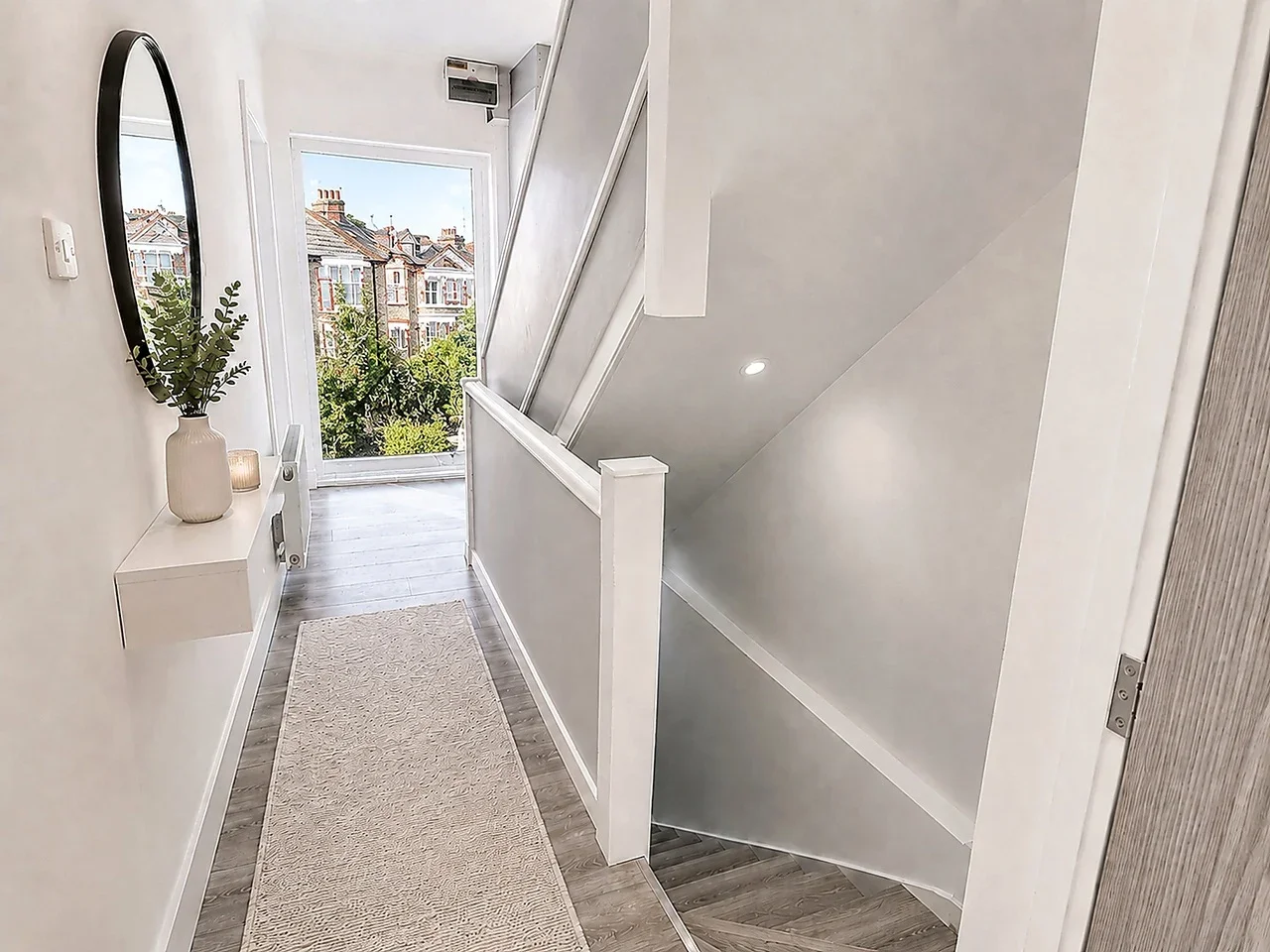 Flat Wyvenhoe Road in Greater London