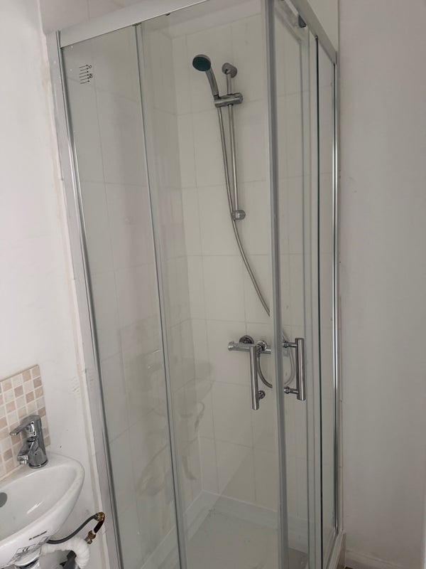 Room Grenville Road in Greater London