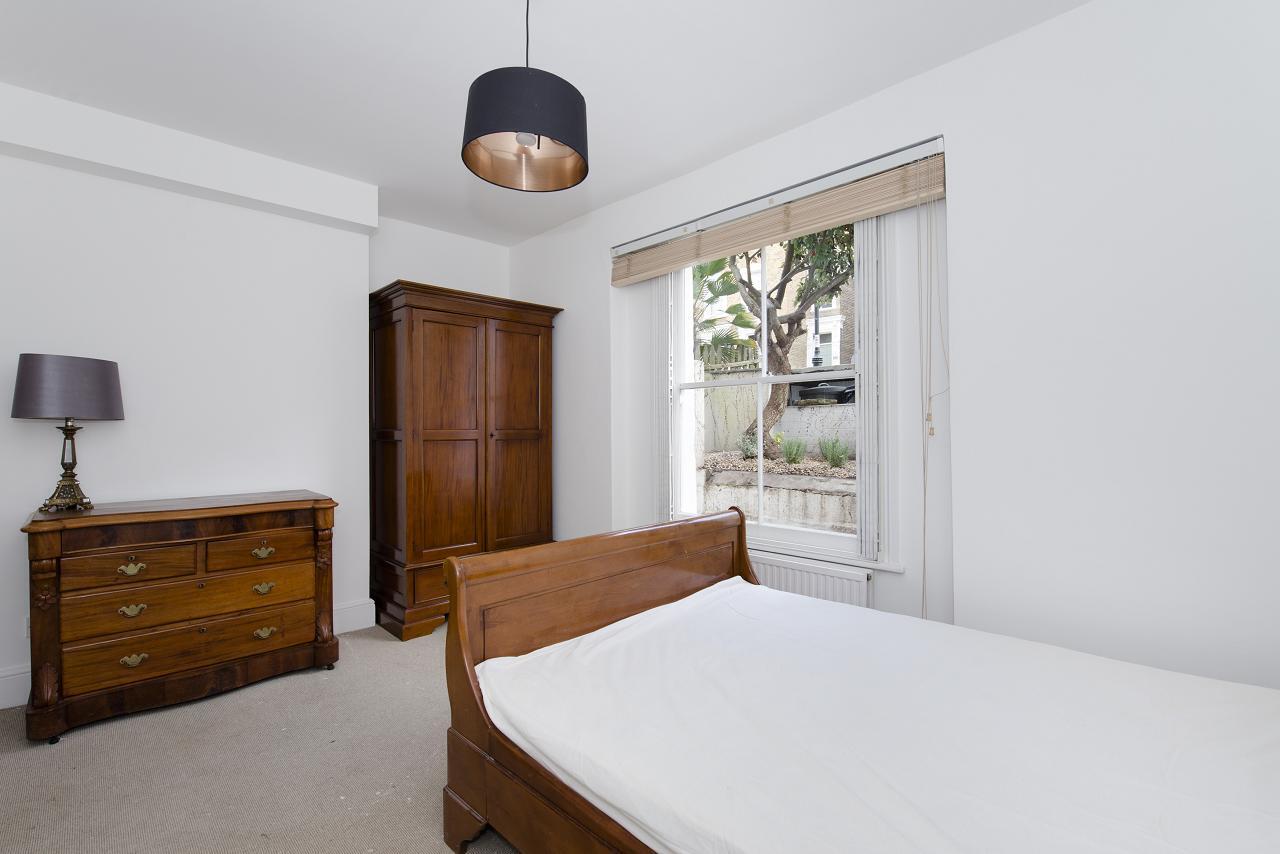Flat Oakley Road in Greater London
