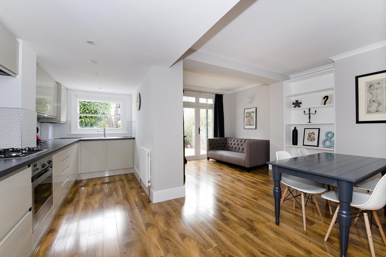 Flat Oakley Road in Greater London
