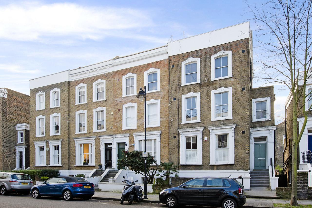 Flat Oakley Road in Greater London