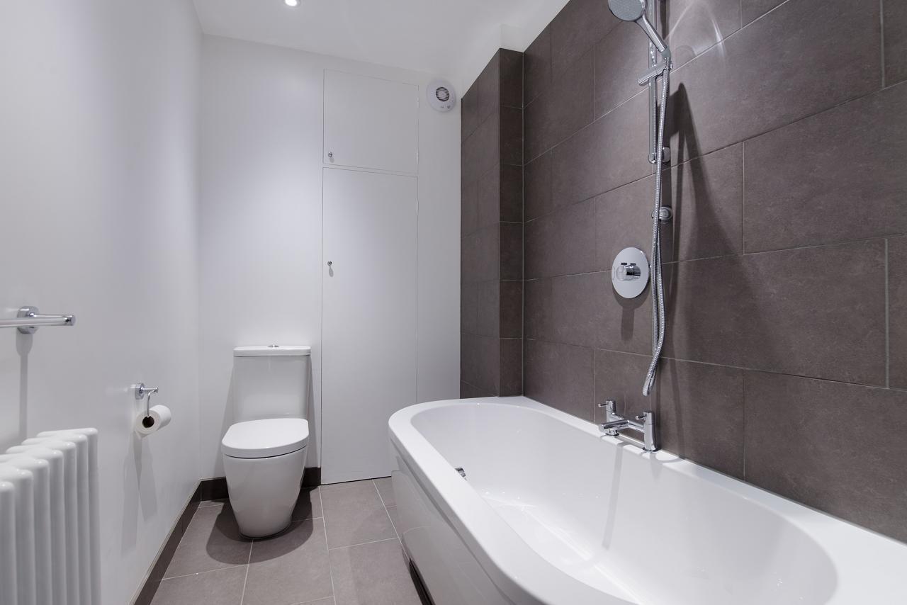 Flat Oakley Road in Greater London