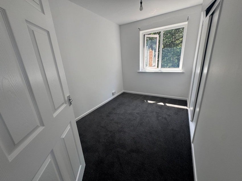 Flat Woodlands Road in Coventry